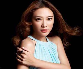 应采儿家庭背景,出身名门，演绎璀璨星途